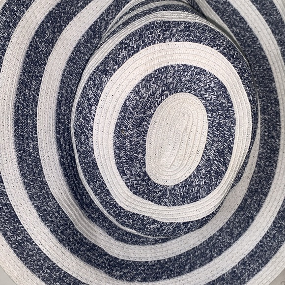 Beach Hat - Picture 4 of 6